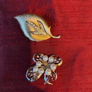 Two New Old Stock Vintage Pins JJ Jonette Brushed Gold Leaf & Silver Pearl Swirl